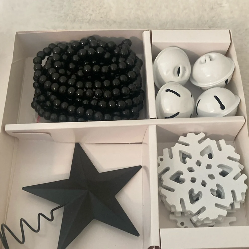 Target Wondershop Mini Ornament, Garland & Tree Topper Set